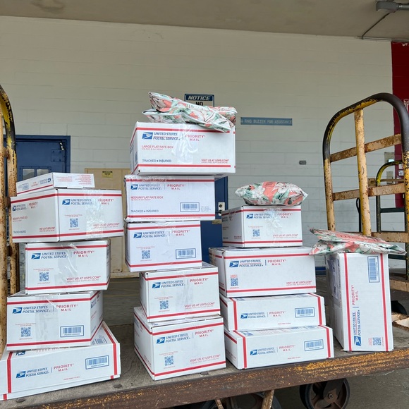 ⚡️Live Show Listing⚡️ - Picture 3 of 8